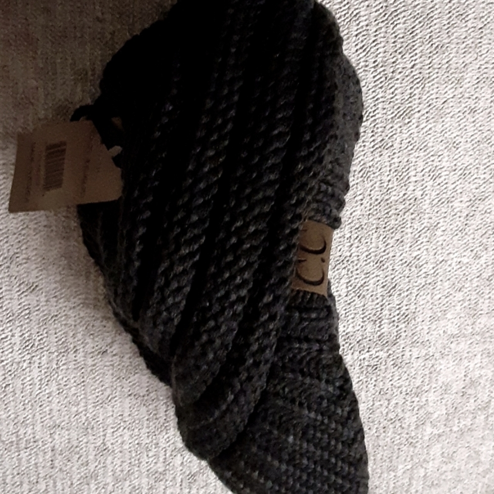Medium grey hat.